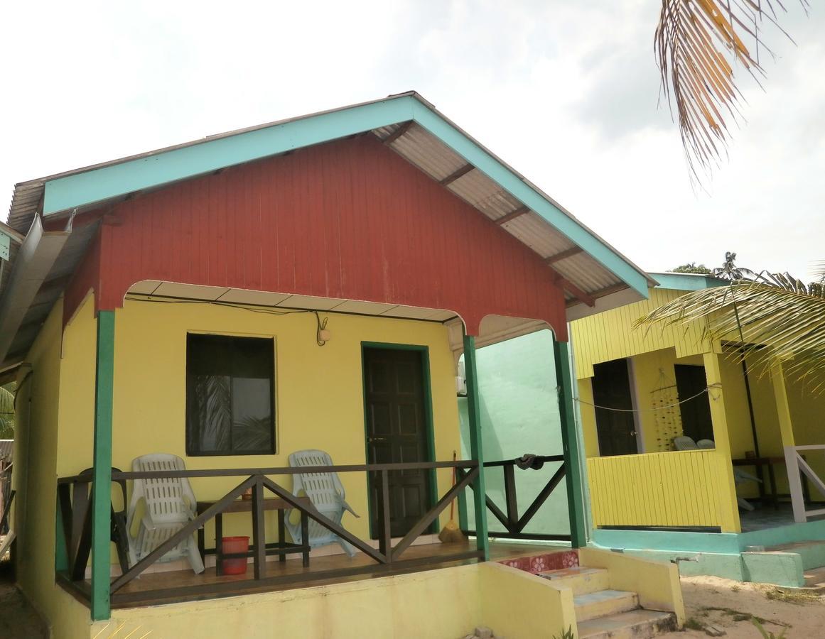 彩虹度假屋 Kampong Juara 外观 照片